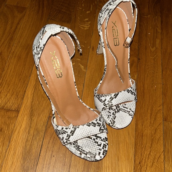 Beautiful high heels very girly - Picture 4 of 11